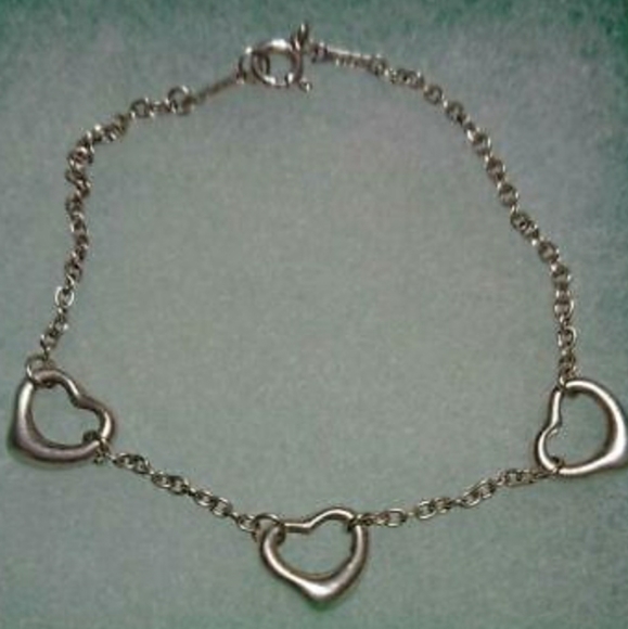 GORGEOUS Designer Elsa Peretti Sterling Silver 925 TIFFANY & CO TRIPLE HEART 💗 - Picture 4 of 5